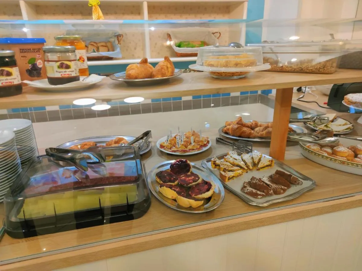 Hotel Adria B&B - Colazione Fino Alle 12 Misano Adriatico 3*,